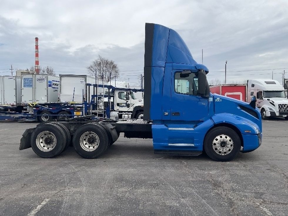 Day Cab Tractor-Heavy Duty Tractors-Volvo-2021-VNL64T300-Kansas City-MO-822,923\n\t\tmiles-$ 28,000 - Image 8