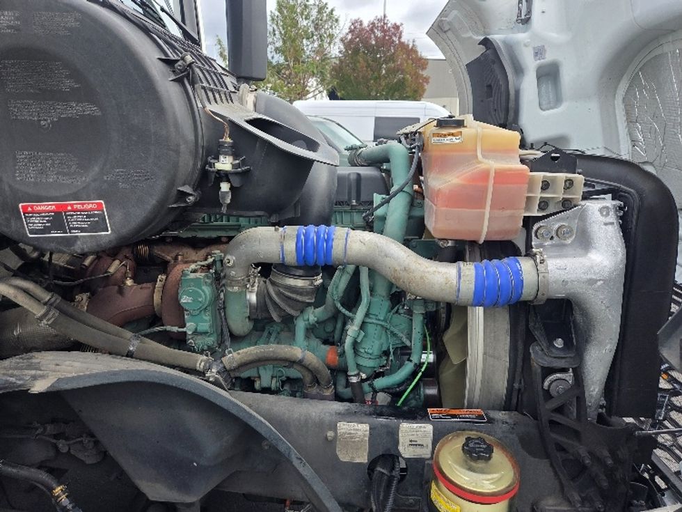 Day Cab Tractor-Heavy Duty Tractors-Volvo-2021-VNL64T300-Kent-WA-184,407\n\t\tmiles-$ 72,250 - Image 15