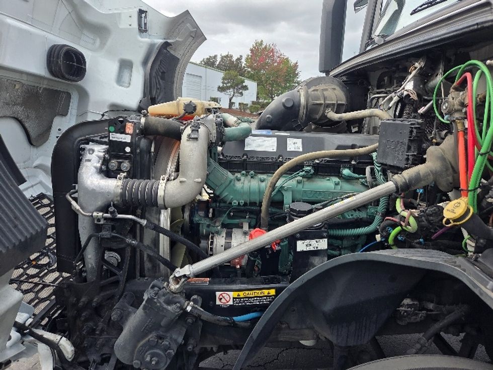 Day Cab Tractor-Heavy Duty Tractors-Volvo-2021-VNL64T300-Kent-WA-184,407\n\t\tmiles-$ 72,250 - Image 16