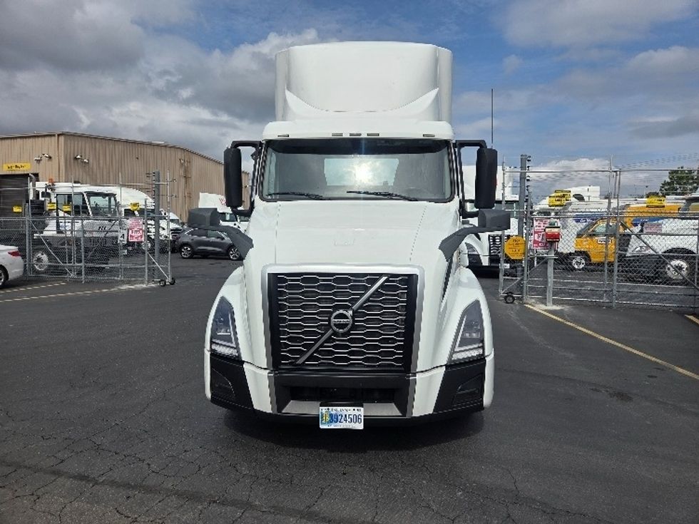 Day Cab Tractor-Heavy Duty Tractors-Volvo-2021-VNL64T300-Kent-WA-184,407\n\t\tmiles-$ 72,250 - Image 2