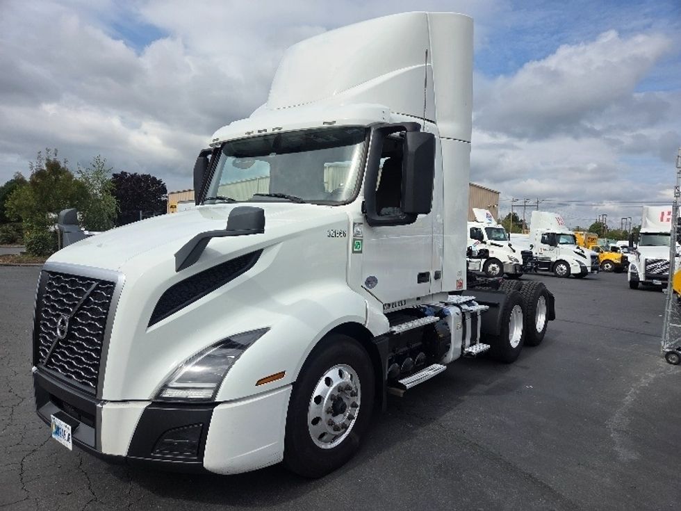 Day Cab Tractor-Heavy Duty Tractors-Volvo-2021-VNL64T300-Kent-WA-184,407\n\t\tmiles-$ 72,250 - Image 3