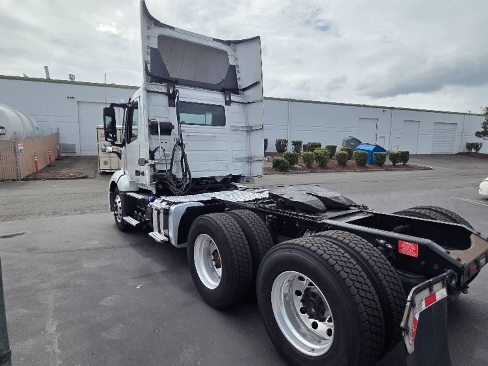 Day Cab Tractor-Heavy Duty Tractors-Volvo-2021-VNL64T300-Kent-WA-184,407\n\t\tmiles-$ 72,250 - Image 5