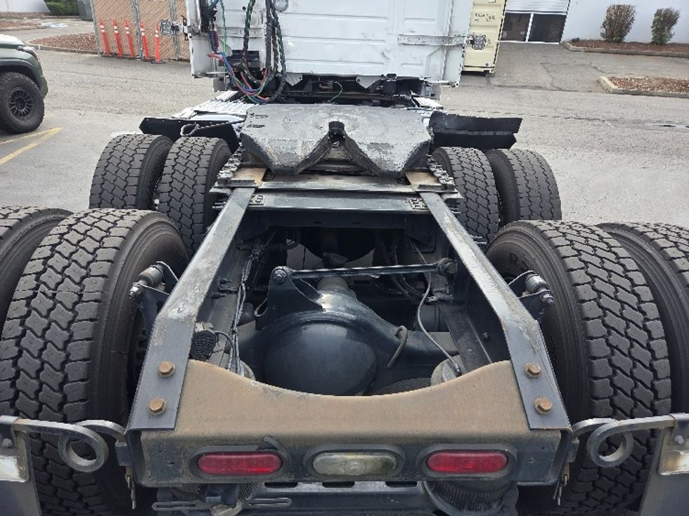 Day Cab Tractor-Heavy Duty Tractors-Volvo-2021-VNL64T300-Kent-WA-184,407\n\t\tmiles-$ 72,250 - Image 6
