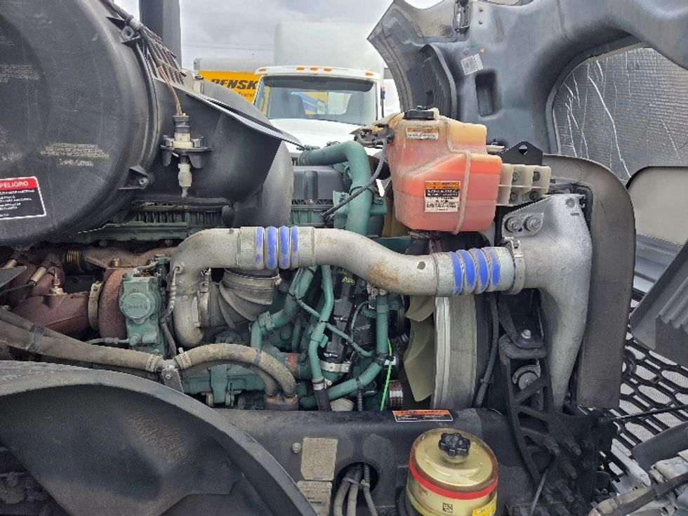 Day Cab Tractor-Heavy Duty Tractors-Volvo-2021-VNL64T300-Kent-WA-198,485\n\t\tmiles-$ 71,250 - Image 15