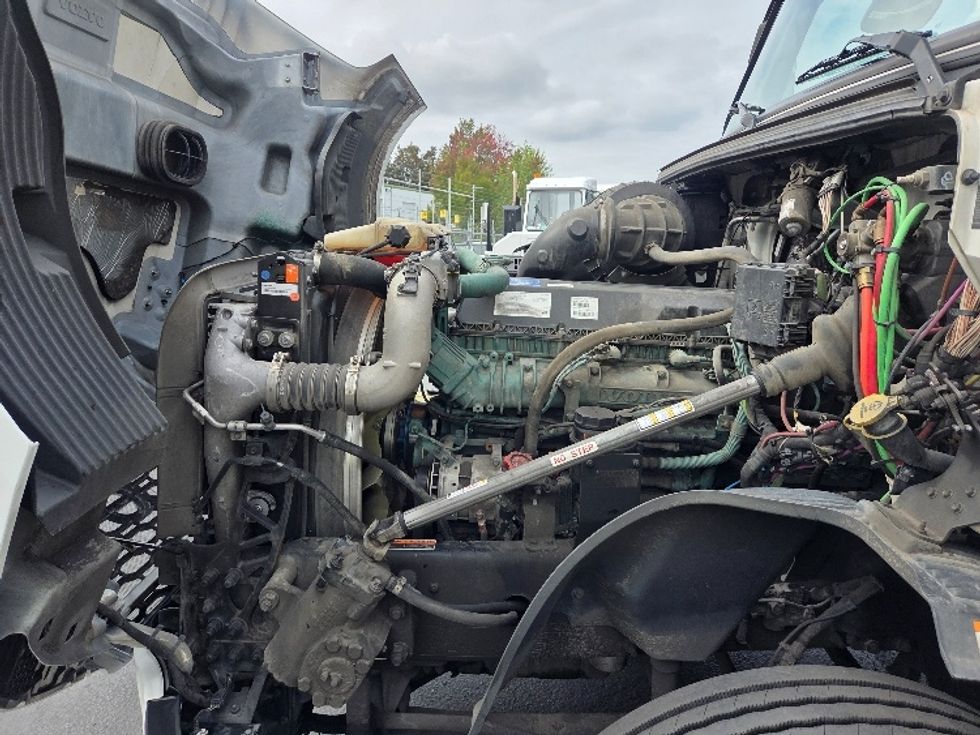 Day Cab Tractor-Heavy Duty Tractors-Volvo-2021-VNL64T300-Kent-WA-198,485\n\t\tmiles-$ 71,250 - Image 16