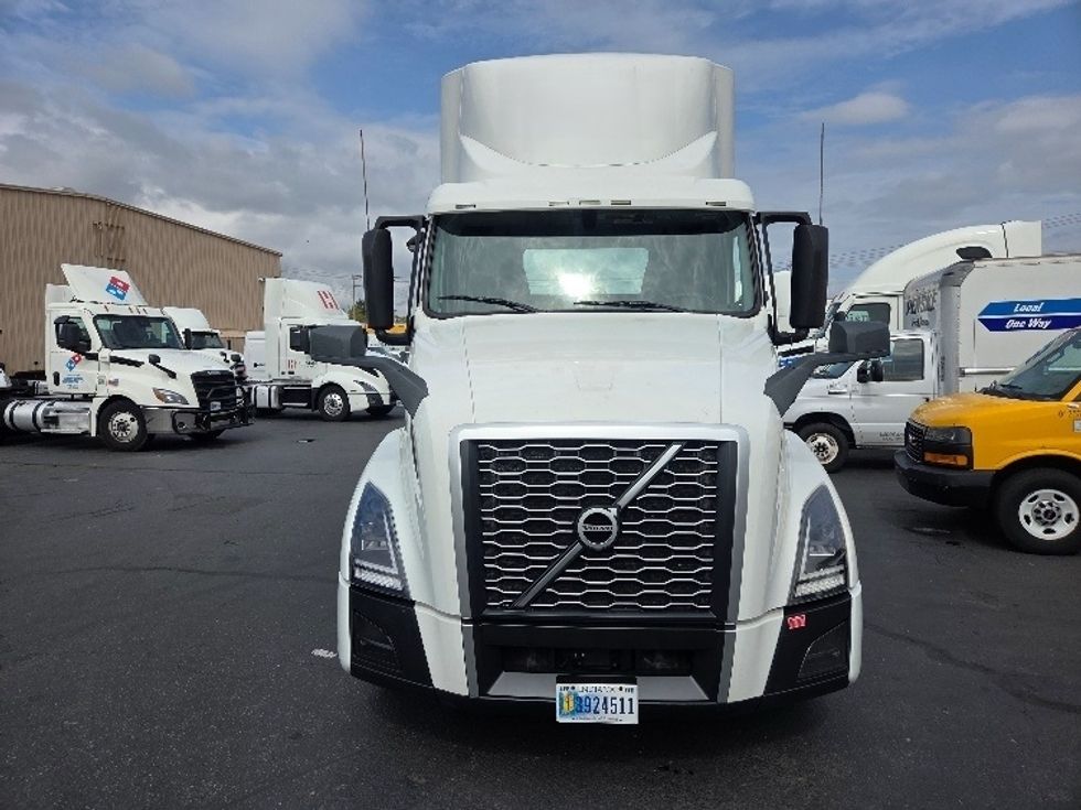 Day Cab Tractor-Heavy Duty Tractors-Volvo-2021-VNL64T300-Kent-WA-198,485\n\t\tmiles-$ 71,250 - Image 2