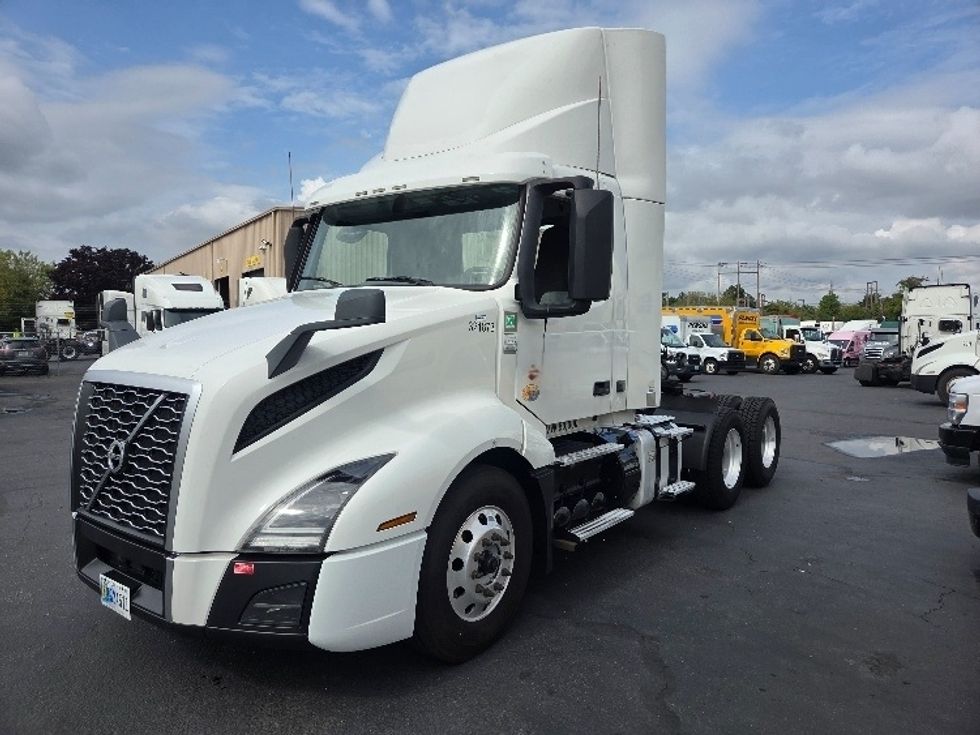 Day Cab Tractor-Heavy Duty Tractors-Volvo-2021-VNL64T300-Kent-WA-198,485\n\t\tmiles-$ 71,250 - Image 3