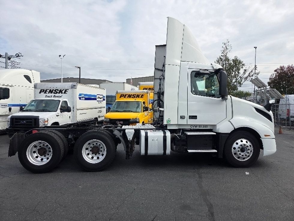 Day Cab Tractor-Heavy Duty Tractors-Volvo-2021-VNL64T300-Kent-WA-198,485\n\t\tmiles-$ 71,250 - Image 8