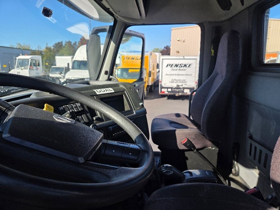 Day Cab Tractor-Heavy Duty Tractors-Volvo-2021-VNL64T300-Kent-WA-201,787\n\t\tmiles-$ 71,250 - Image 10