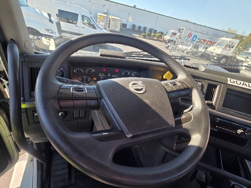 Day Cab Tractor-Heavy Duty Tractors-Volvo-2021-VNL64T300-Kent-WA-201,787\n\t\tmiles-$ 71,250 - Image 11