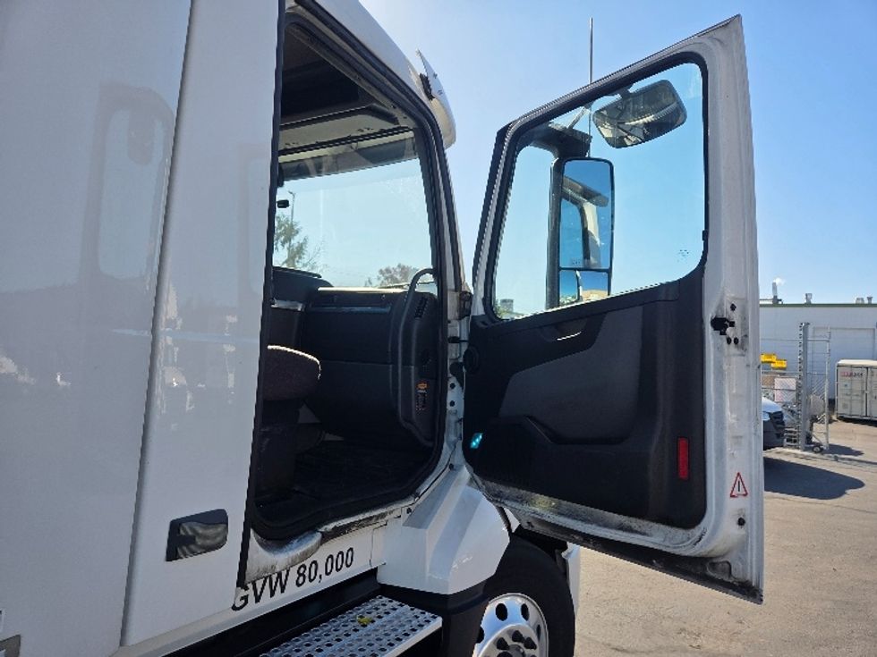Day Cab Tractor-Heavy Duty Tractors-Volvo-2021-VNL64T300-Kent-WA-201,787\n\t\tmiles-$ 71,250 - Image 12