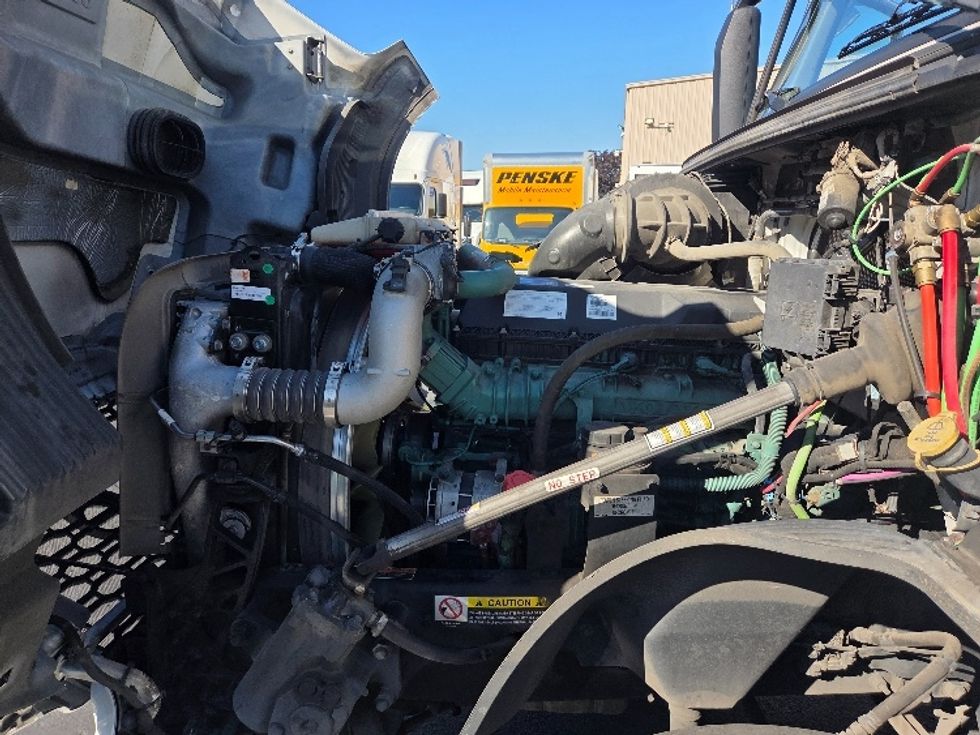 Day Cab Tractor-Heavy Duty Tractors-Volvo-2021-VNL64T300-Kent-WA-201,787\n\t\tmiles-$ 71,250 - Image 16