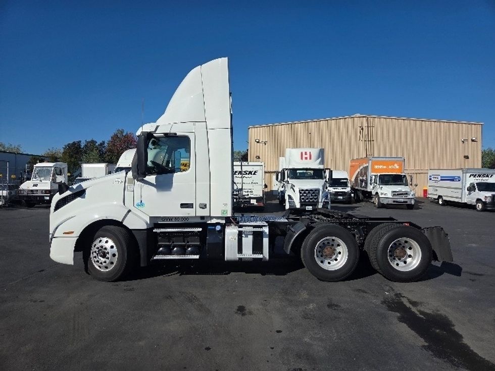 Day Cab Tractor-Heavy Duty Tractors-Volvo-2021-VNL64T300-Kent-WA-201,787\n\t\tmiles-$ 71,250 - Image 4