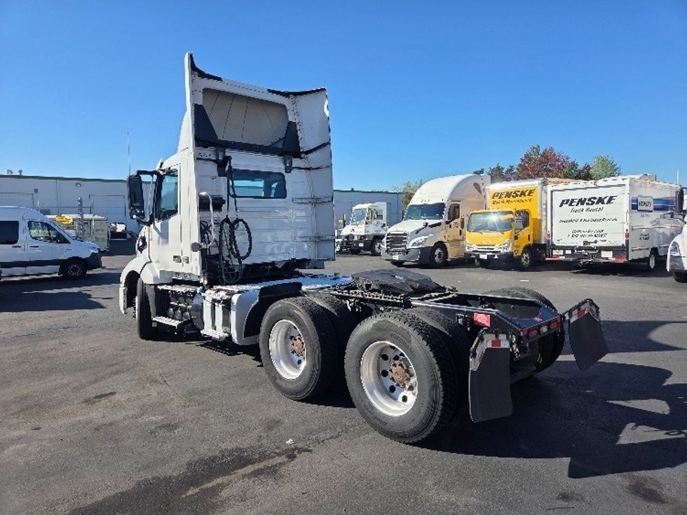 Day Cab Tractor-Heavy Duty Tractors-Volvo-2021-VNL64T300-Kent-WA-201,787\n\t\tmiles-$ 71,250 - Image 5