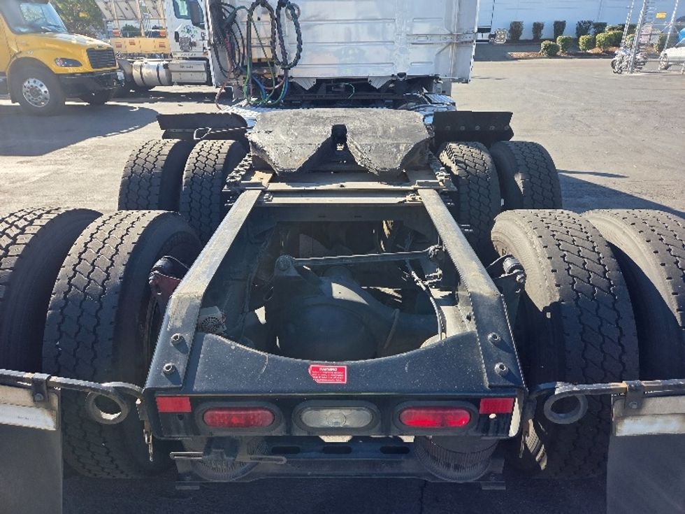 Day Cab Tractor-Heavy Duty Tractors-Volvo-2021-VNL64T300-Kent-WA-201,787\n\t\tmiles-$ 71,250 - Image 6