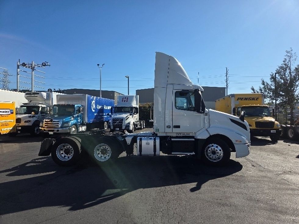 Day Cab Tractor-Heavy Duty Tractors-Volvo-2021-VNL64T300-Kent-WA-201,787\n\t\tmiles-$ 71,250 - Image 8