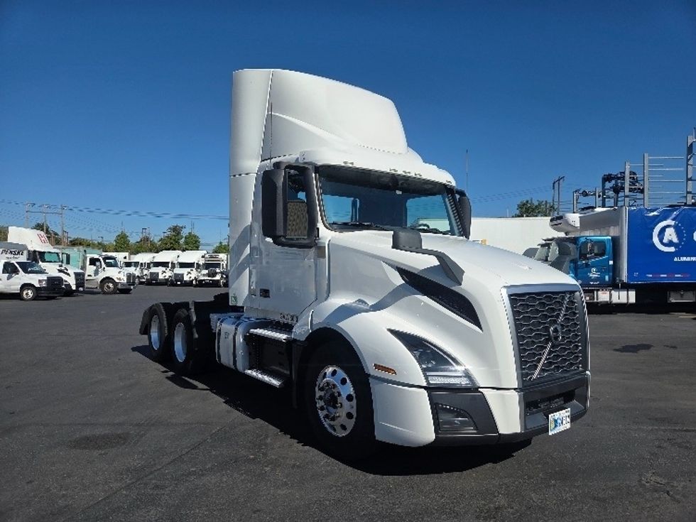 Day Cab Tractor-Heavy Duty Tractors-Volvo-2021-VNL64T300-Kent-WA-206,502\n\t\tmiles-$ 70,750 - Image 1