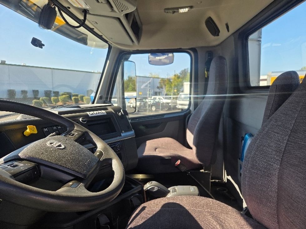 Day Cab Tractor-Heavy Duty Tractors-Volvo-2021-VNL64T300-Kent-WA-206,502\n\t\tmiles-$ 70,750 - Image 10