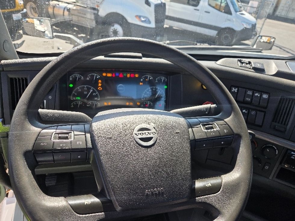 Day Cab Tractor-Heavy Duty Tractors-Volvo-2021-VNL64T300-Kent-WA-206,502\n\t\tmiles-$ 70,750 - Image 11
