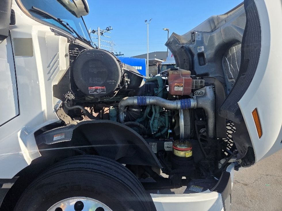 Day Cab Tractor-Heavy Duty Tractors-Volvo-2021-VNL64T300-Kent-WA-206,502\n\t\tmiles-$ 70,750 - Image 15