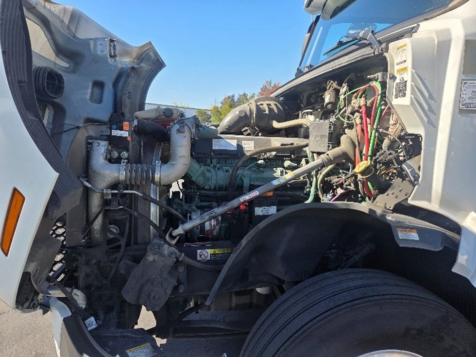 Day Cab Tractor-Heavy Duty Tractors-Volvo-2021-VNL64T300-Kent-WA-206,502\n\t\tmiles-$ 70,750 - Image 16