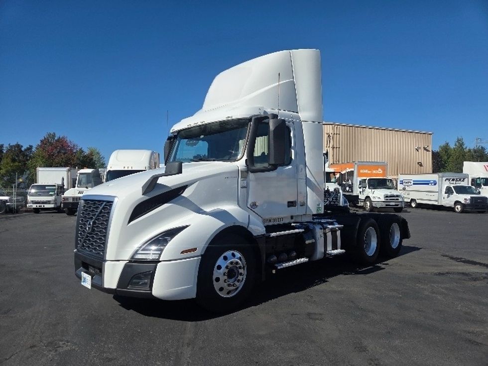 Day Cab Tractor-Heavy Duty Tractors-Volvo-2021-VNL64T300-Kent-WA-206,502\n\t\tmiles-$ 70,750 - Image 3