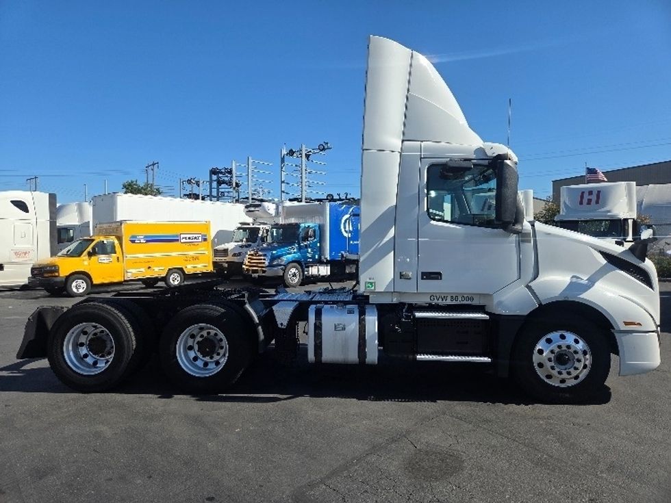 Day Cab Tractor-Heavy Duty Tractors-Volvo-2021-VNL64T300-Kent-WA-206,502\n\t\tmiles-$ 70,750 - Image 8
