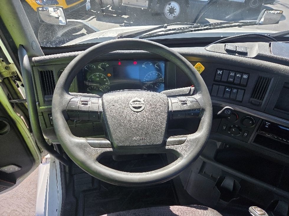 Day Cab Tractor-Heavy Duty Tractors-Volvo-2021-VNL64T300-Kent-WA-208,321\n\t\tmiles-$ 70,750 - Image 11