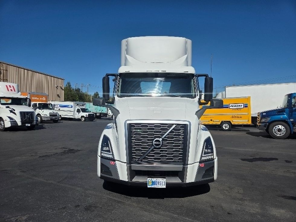 Day Cab Tractor-Heavy Duty Tractors-Volvo-2021-VNL64T300-Kent-WA-208,321\n\t\tmiles-$ 70,750 - Image 2