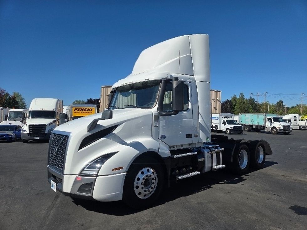 Day Cab Tractor-Heavy Duty Tractors-Volvo-2021-VNL64T300-Kent-WA-208,321\n\t\tmiles-$ 70,750 - Image 3