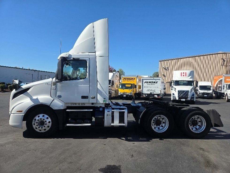 Day Cab Tractor-Heavy Duty Tractors-Volvo-2021-VNL64T300-Kent-WA-208,321\n\t\tmiles-$ 70,750 - Image 4