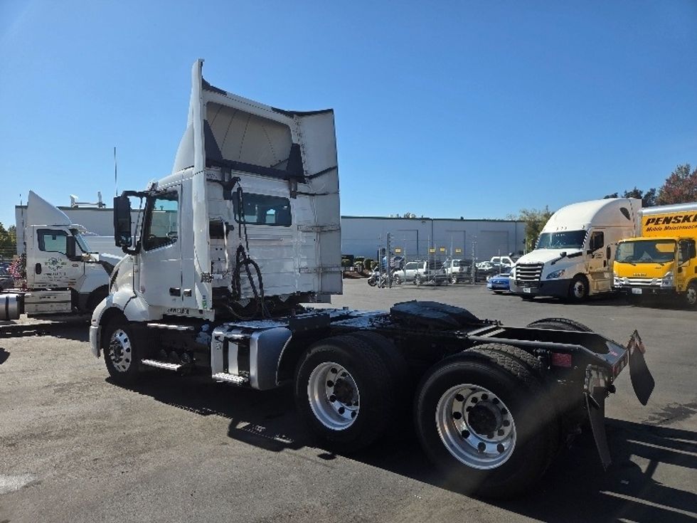 Day Cab Tractor-Heavy Duty Tractors-Volvo-2021-VNL64T300-Kent-WA-208,321\n\t\tmiles-$ 70,750 - Image 5