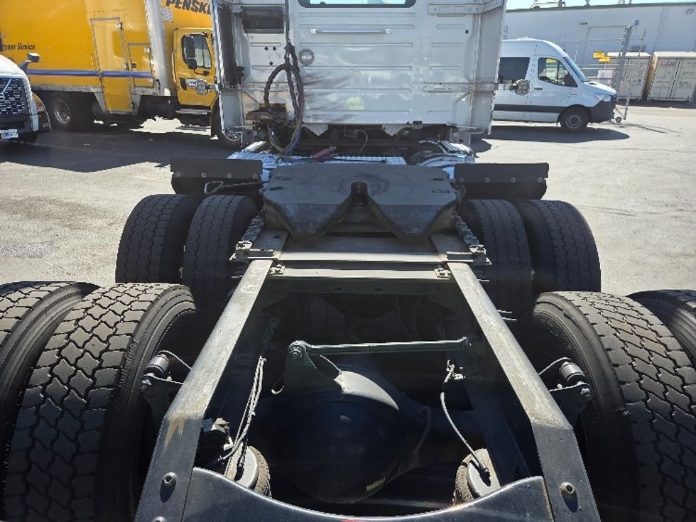 Day Cab Tractor-Heavy Duty Tractors-Volvo-2021-VNL64T300-Kent-WA-208,321\n\t\tmiles-$ 70,750 - Image 6
