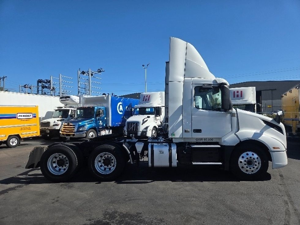 Day Cab Tractor-Heavy Duty Tractors-Volvo-2021-VNL64T300-Kent-WA-208,321\n\t\tmiles-$ 70,750 - Image 8