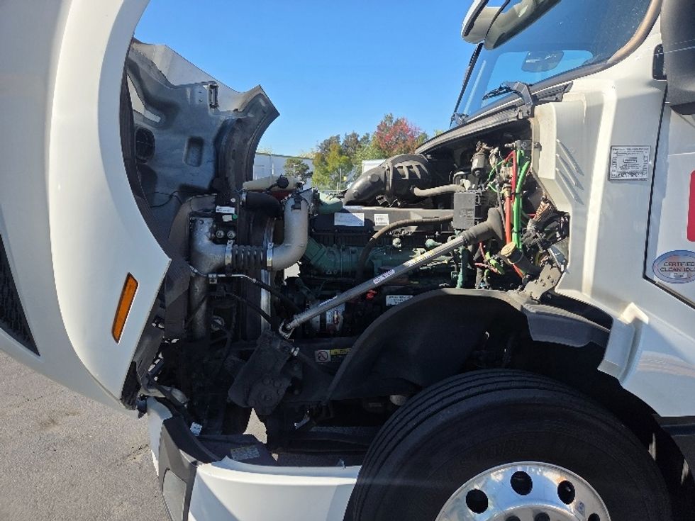 Day Cab Tractor-Heavy Duty Tractors-Volvo-2021-VNL64T300-Kent-WA-209,277\n\t\tmiles-$ 70,750 - Image 16