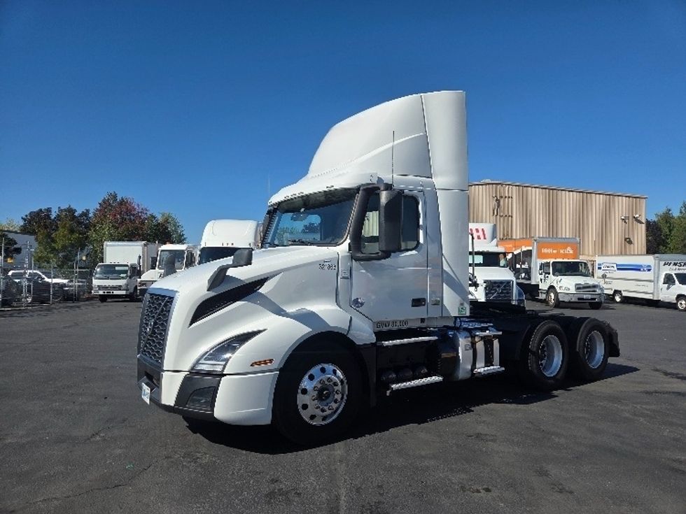 Day Cab Tractor-Heavy Duty Tractors-Volvo-2021-VNL64T300-Kent-WA-209,277\n\t\tmiles-$ 70,750 - Image 3