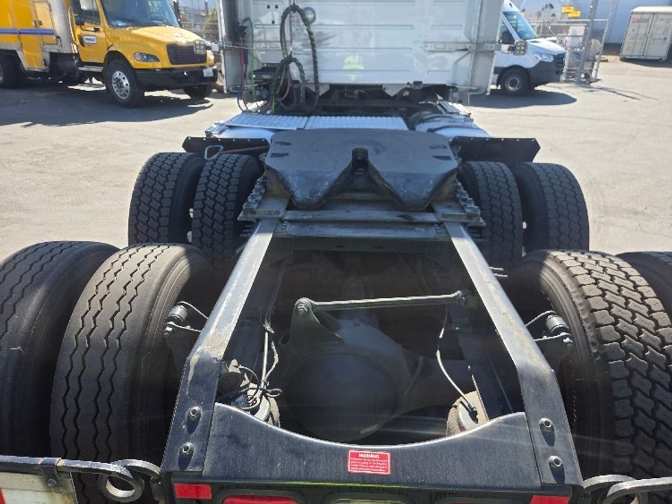 Day Cab Tractor-Heavy Duty Tractors-Volvo-2021-VNL64T300-Kent-WA-209,277\n\t\tmiles-$ 70,750 - Image 6