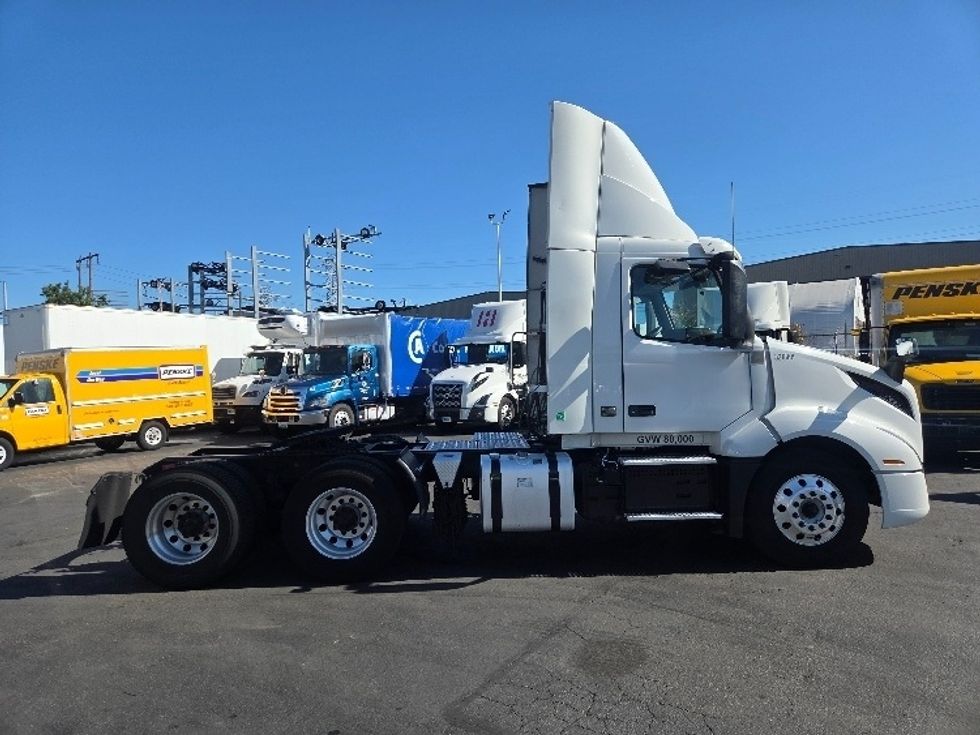 Day Cab Tractor-Heavy Duty Tractors-Volvo-2021-VNL64T300-Kent-WA-209,277\n\t\tmiles-$ 70,750 - Image 8