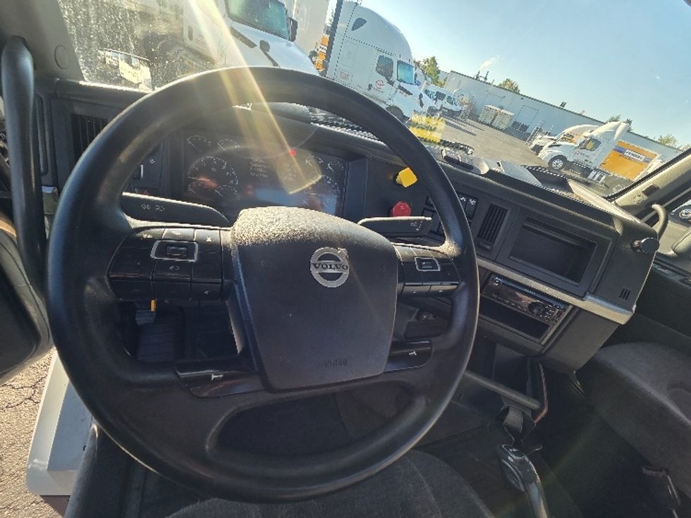 Day Cab Tractor-Heavy Duty Tractors-Volvo-2021-VNL64T300-Kent-WA-209,692\n\t\tmiles-$ 70,500 - Image 11