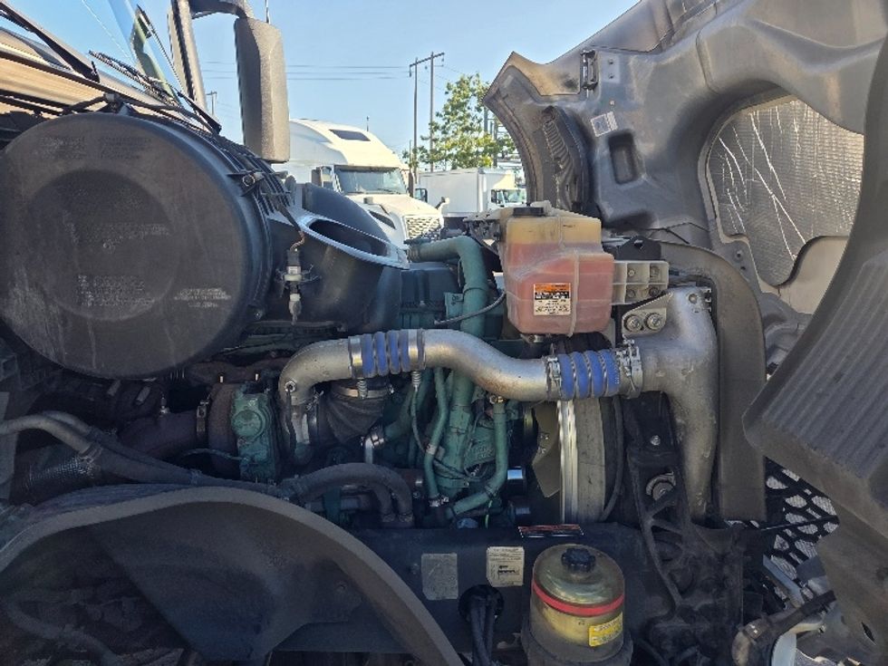 Day Cab Tractor-Heavy Duty Tractors-Volvo-2021-VNL64T300-Kent-WA-209,692\n\t\tmiles-$ 70,500 - Image 15