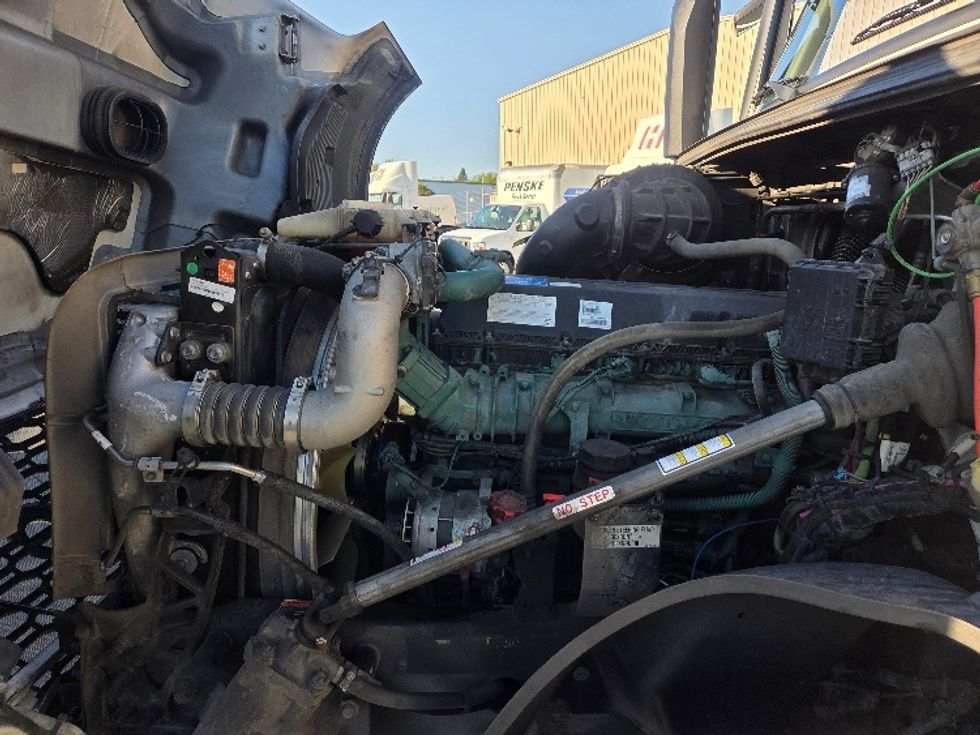 Day Cab Tractor-Heavy Duty Tractors-Volvo-2021-VNL64T300-Kent-WA-209,692\n\t\tmiles-$ 70,500 - Image 16