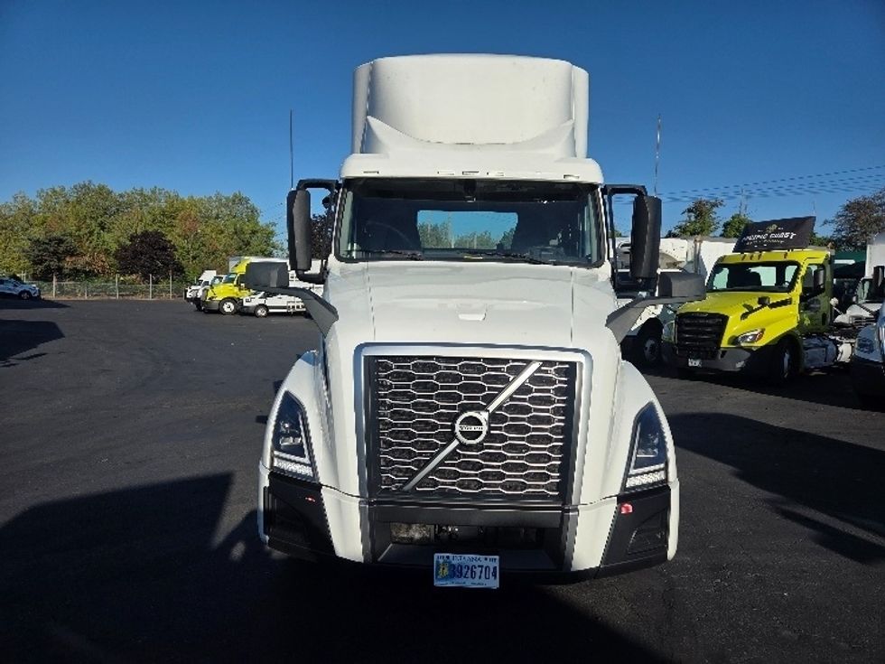 Day Cab Tractor-Heavy Duty Tractors-Volvo-2021-VNL64T300-Kent-WA-209,692\n\t\tmiles-$ 70,500 - Image 2