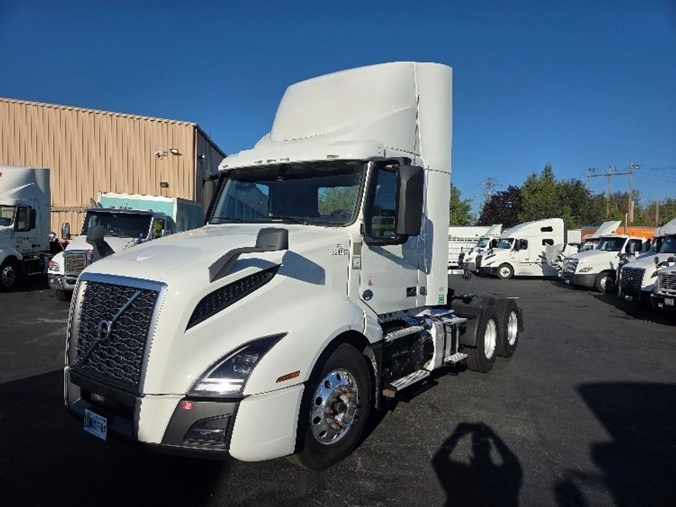 Day Cab Tractor-Heavy Duty Tractors-Volvo-2021-VNL64T300-Kent-WA-209,692\n\t\tmiles-$ 70,500 - Image 3
