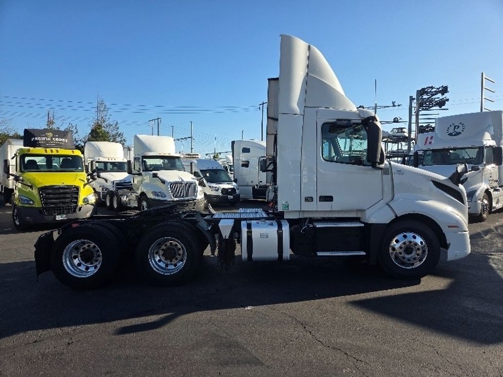 Day Cab Tractor-Heavy Duty Tractors-Volvo-2021-VNL64T300-Kent-WA-209,692\n\t\tmiles-$ 70,500 - Image 8