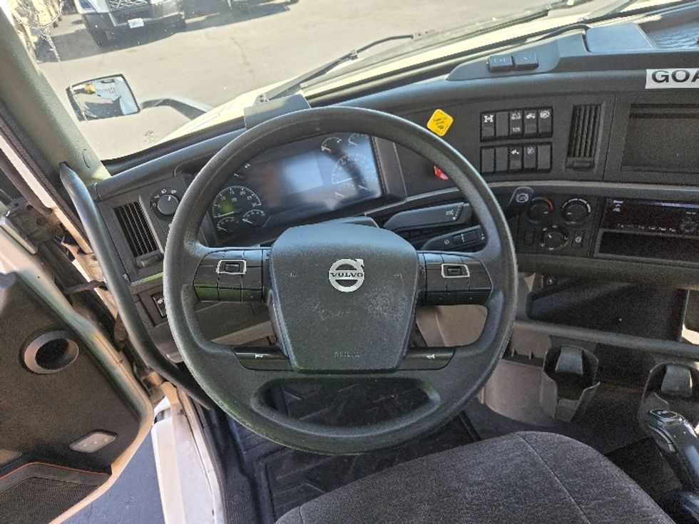 Day Cab Tractor-Heavy Duty Tractors-Volvo-2021-VNL64T300-Kent-WA-231,859\n\t\tmiles-$ 69,250 - Image 11