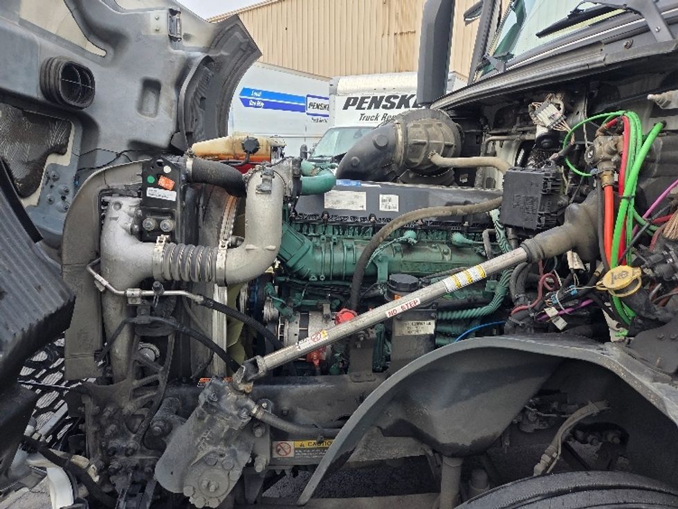 Day Cab Tractor-Heavy Duty Tractors-Volvo-2021-VNL64T300-Kent-WA-231,859\n\t\tmiles-$ 69,250 - Image 16