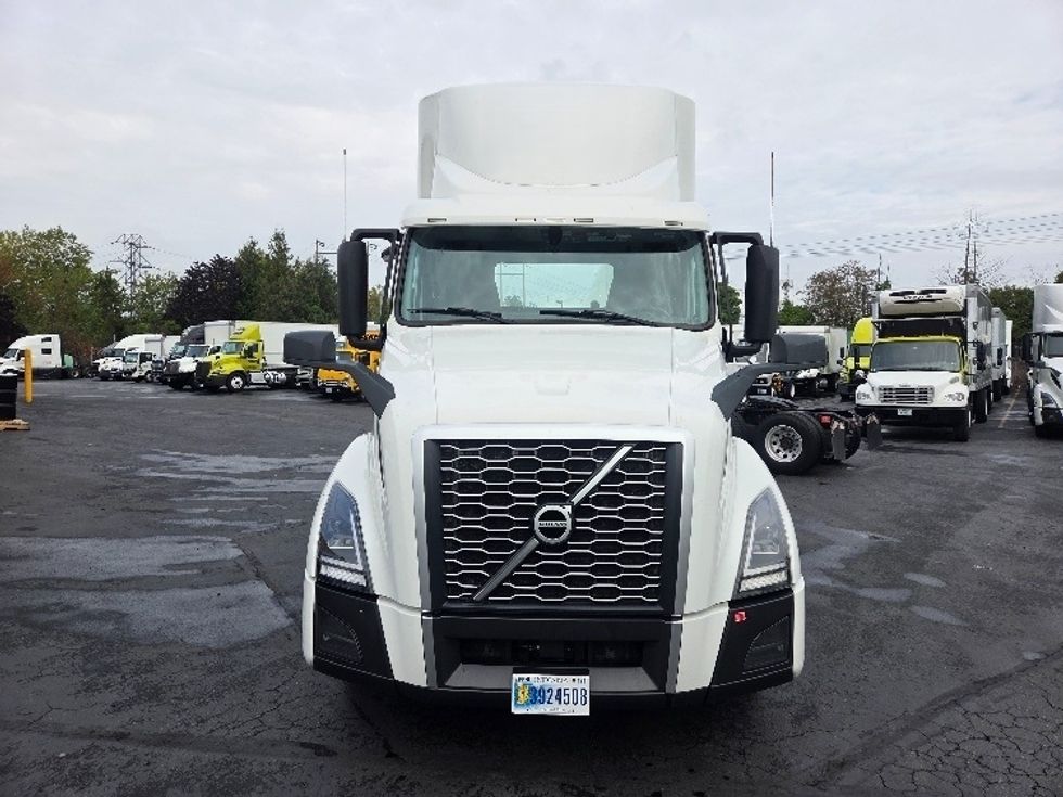 Day Cab Tractor-Heavy Duty Tractors-Volvo-2021-VNL64T300-Kent-WA-231,859\n\t\tmiles-$ 69,250 - Image 2