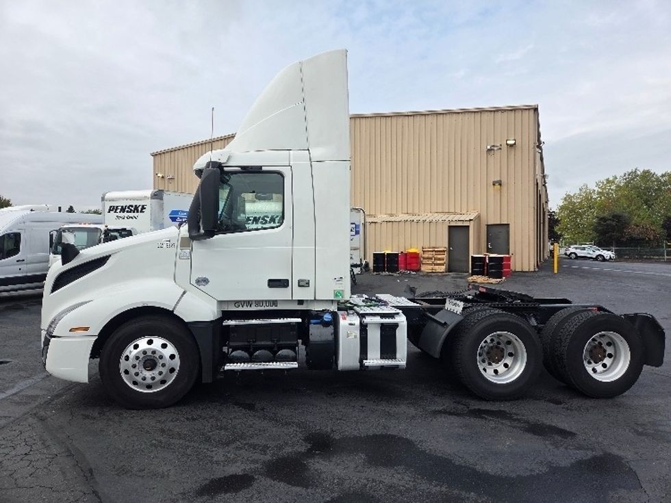 Day Cab Tractor-Heavy Duty Tractors-Volvo-2021-VNL64T300-Kent-WA-231,859\n\t\tmiles-$ 69,250 - Image 4