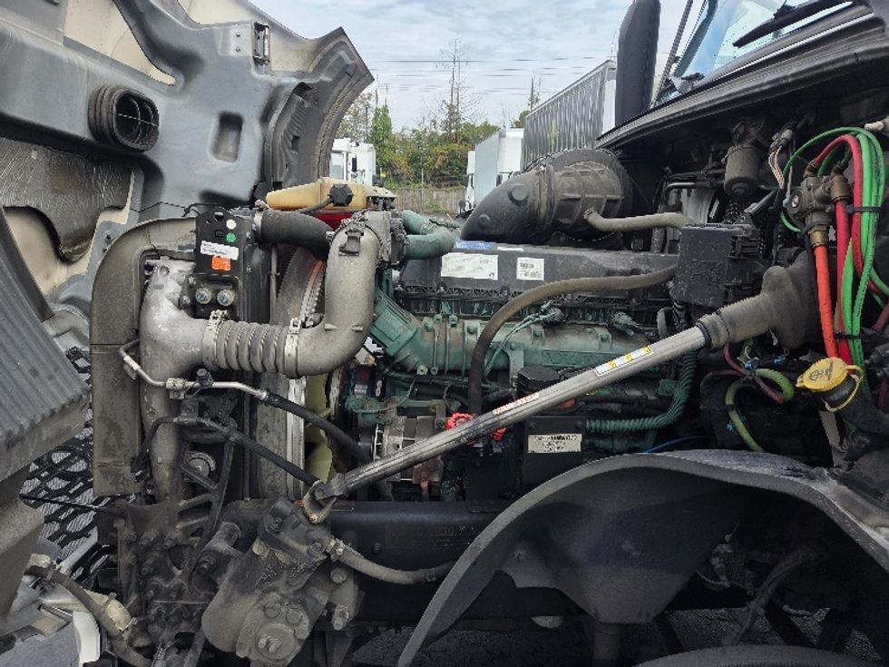 Day Cab Tractor-Heavy Duty Tractors-Volvo-2021-VNL64T300-Kent-WA-232,350\n\t\tmiles-$ 69,250 - Image 16