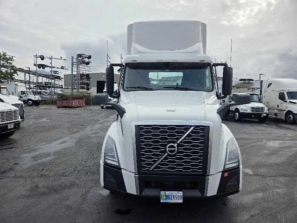 Day Cab Tractor-Heavy Duty Tractors-Volvo-2021-VNL64T300-Kent-WA-232,350\n\t\tmiles-$ 69,250 - Image 2